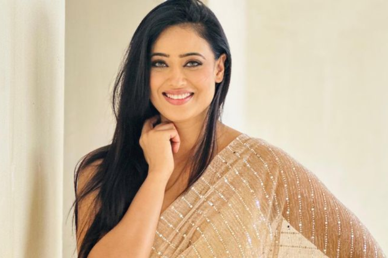 Shweta Tiwari Yes Madam